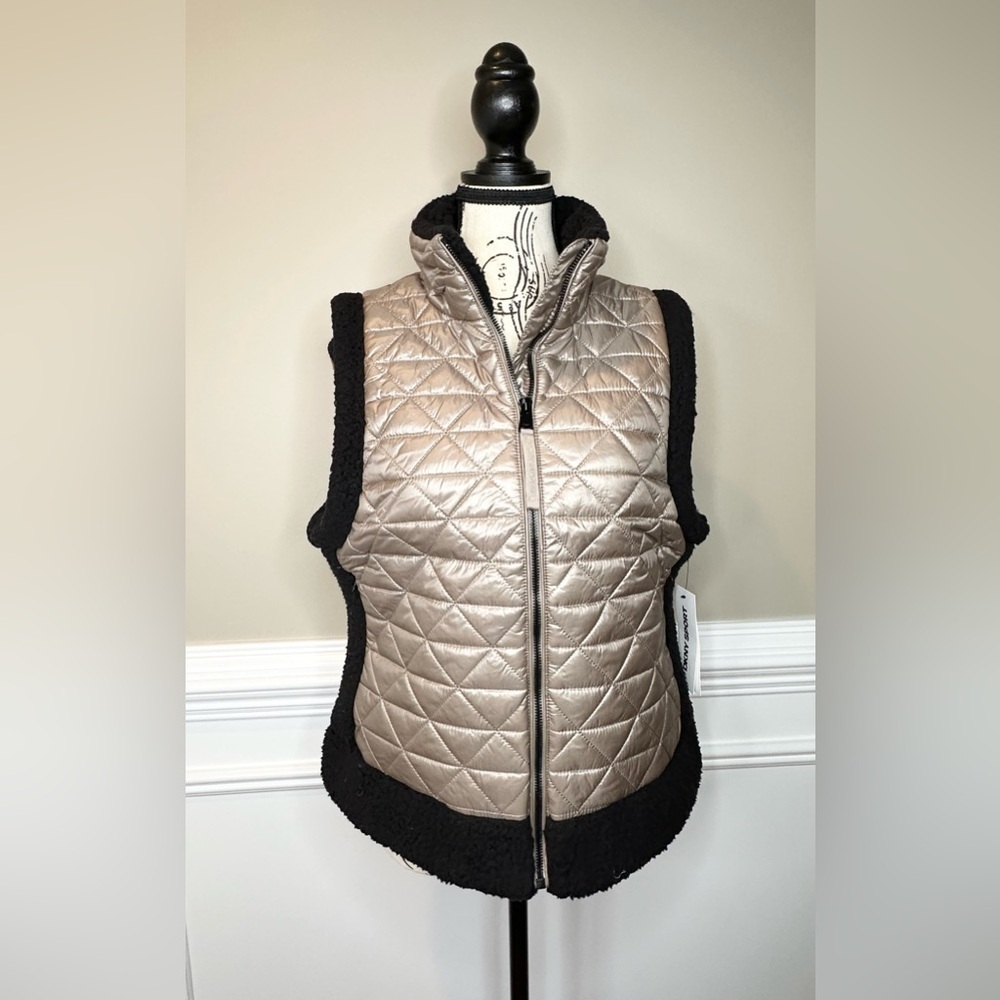 DKNY Sport Women’s Quilted Mock Neck Puffer Vest Size Medium